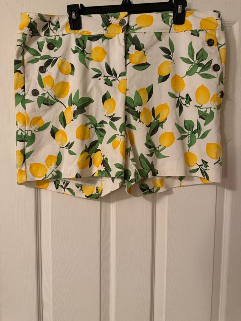 Isaac Mizrahi White Cotton Shorts with Yellow Lemon Print